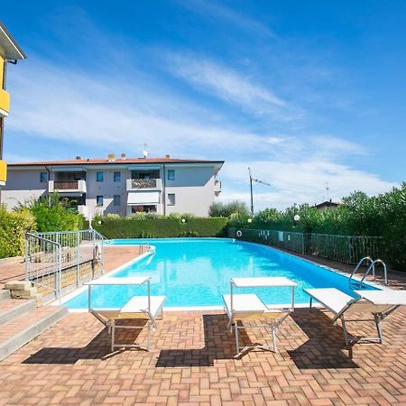 Garden Residence Appartamento Con Terrazzo E Piscina Desenzano del Garda Exterior photo