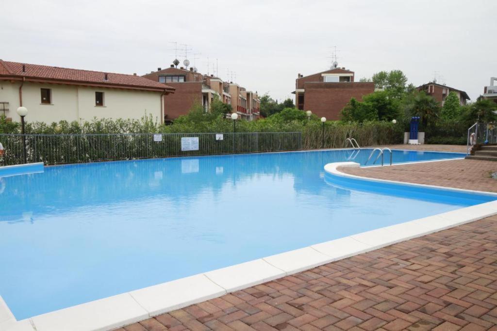 Garden Residence Appartamento Con Terrazzo E Piscina Desenzano del Garda Exterior photo